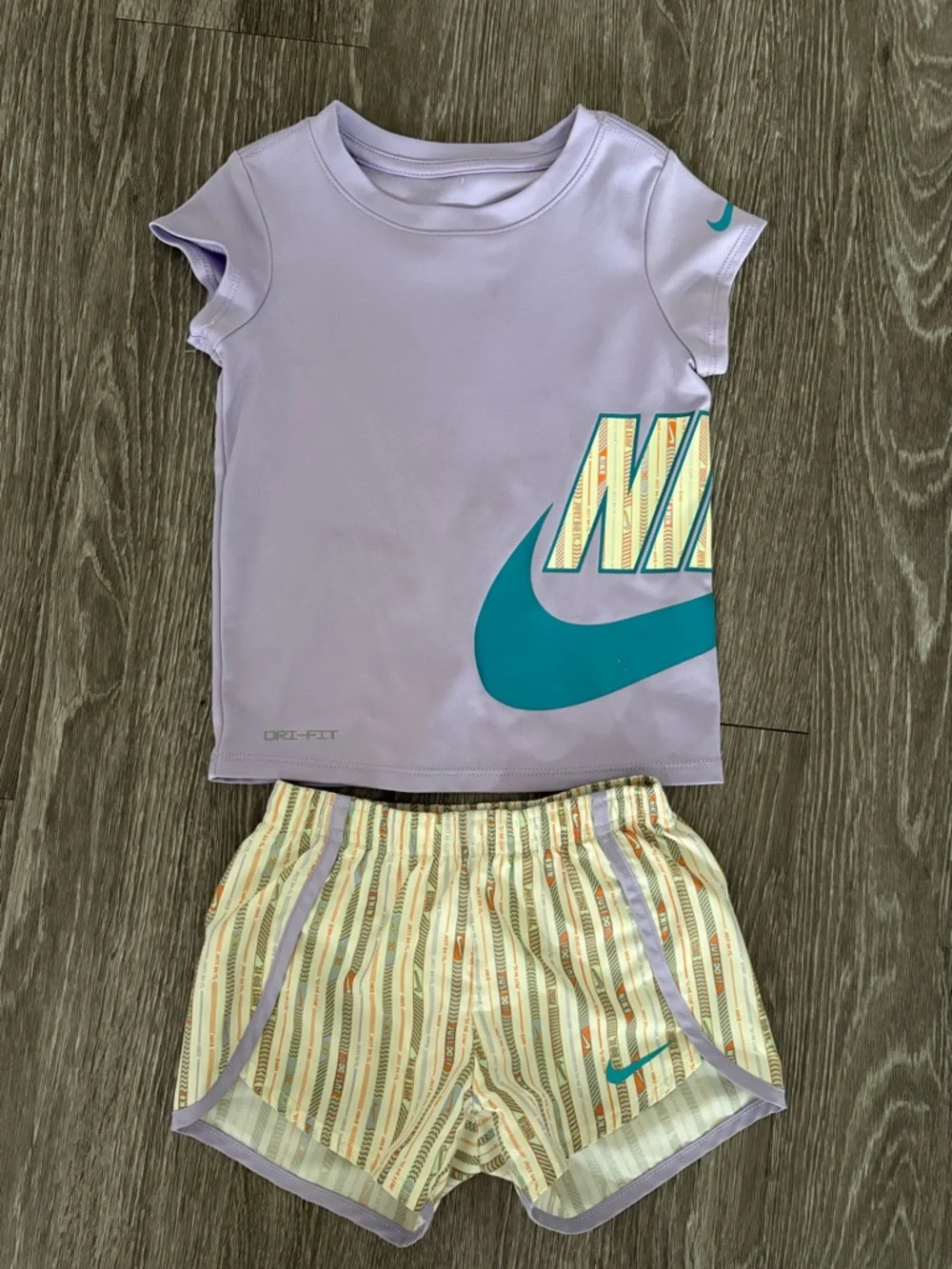 Girls Nike DRI-FIT Lavender and Teal Girls' Set Size 4 (XS) - Picture 1 of 7